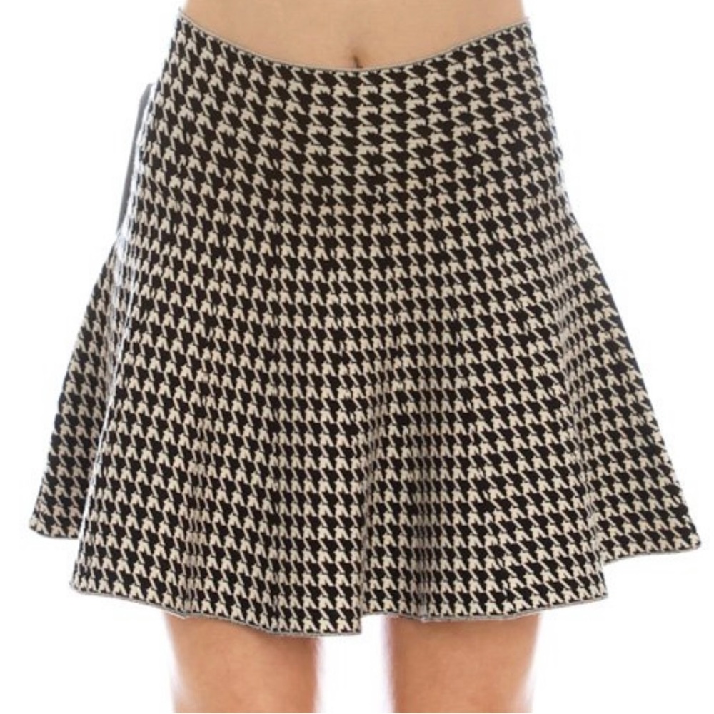 LOVE & LOVE Houndstooth Mini Skirt - NWOT